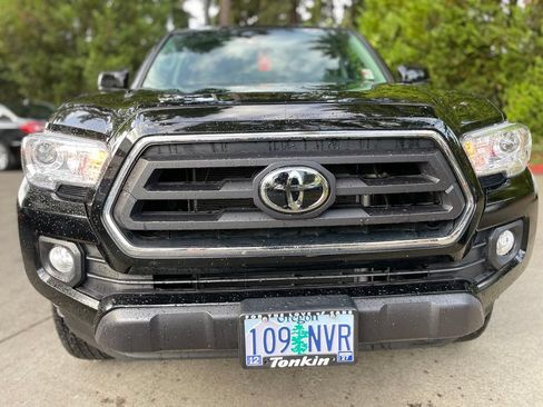 Used 2023 Toyota Tacoma SR5 AWD/4WD image 9