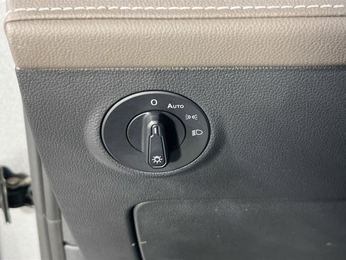 Used 2022 Volkswagen Taos SEL image 10