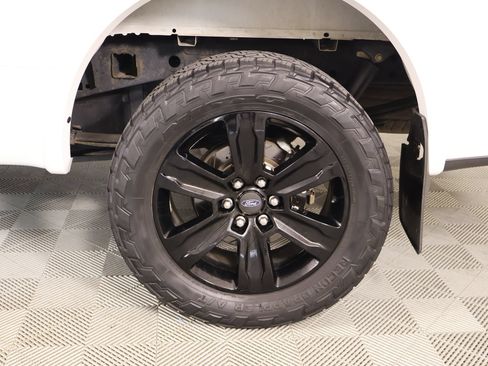 Used 2019 Ford F150 Platinum w/ Equipment Group 701A Luxury AWD/4WD image 21
