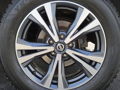 Used 2018 Nissan Rogue SL FWD image 13
