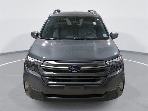 Used 2025 Subaru Forester Premium w/ Convenience Package #1 image 2