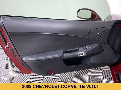 Used 2009 Chevrolet Corvette Coupe w/ Z51 Performance Package RWD image 10