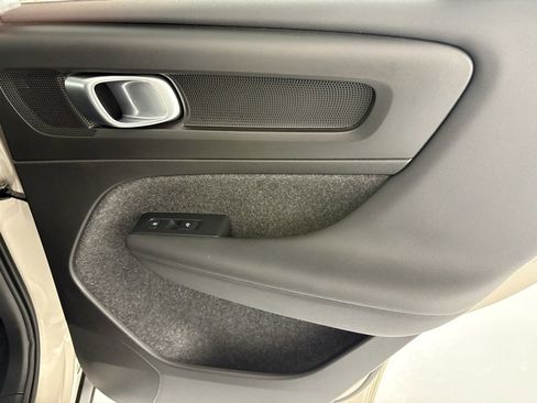 Used 2024 Volvo XC40 B5 Core image 38
