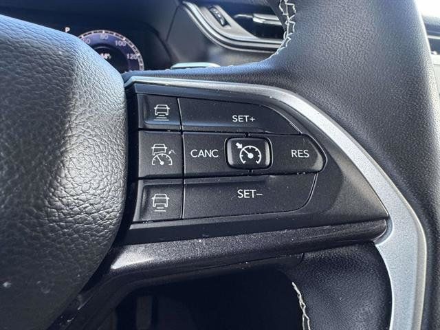 Used 2023 Jeep Grand Cherokee Laredo w/ Luxury Tech Group I AWD/4WD image 17