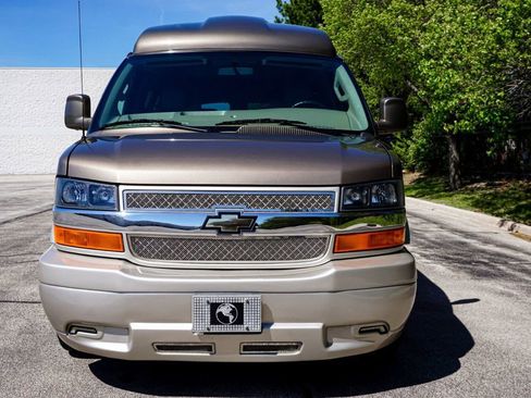 Used 2017 Chevrolet Express 2500 RWD image 18