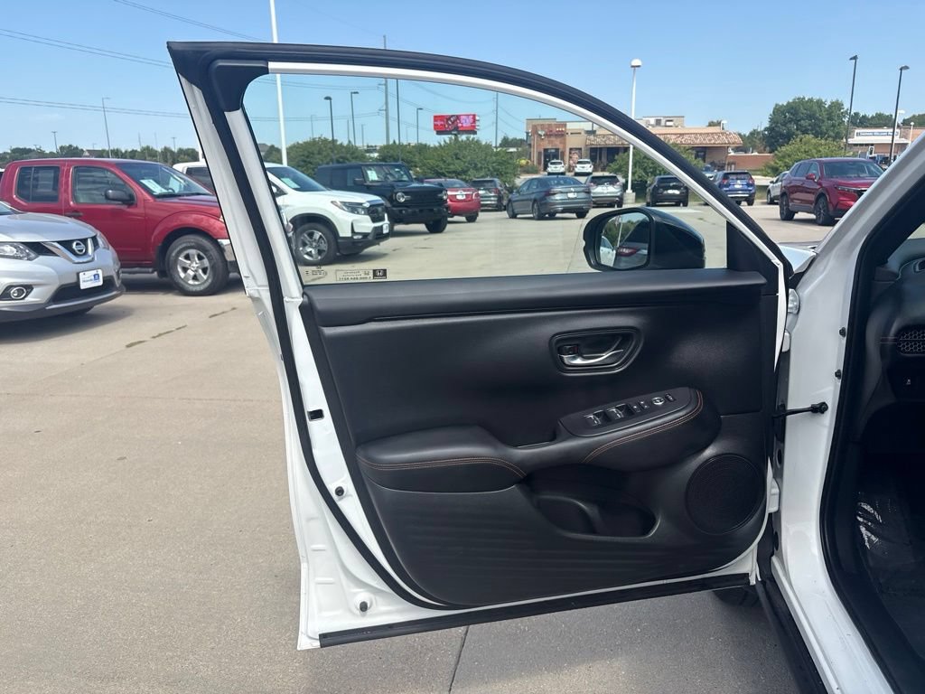 Certified 2025 Honda HR-V Sport image 9