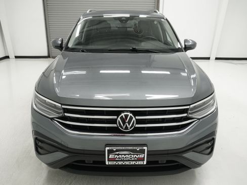 Used 2022 Volkswagen Tiguan SE AWD/4WD image 2