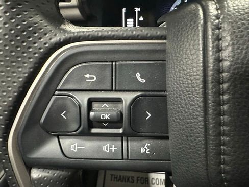 Used 2025 Toyota 4Runner SR5 AWD/4WD image 18