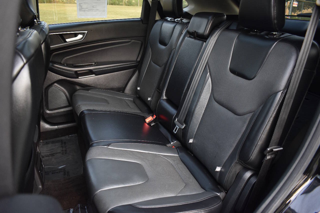Used 2018 Ford Edge Titanium w/ Equipment Group 301A AWD/4WD image 14