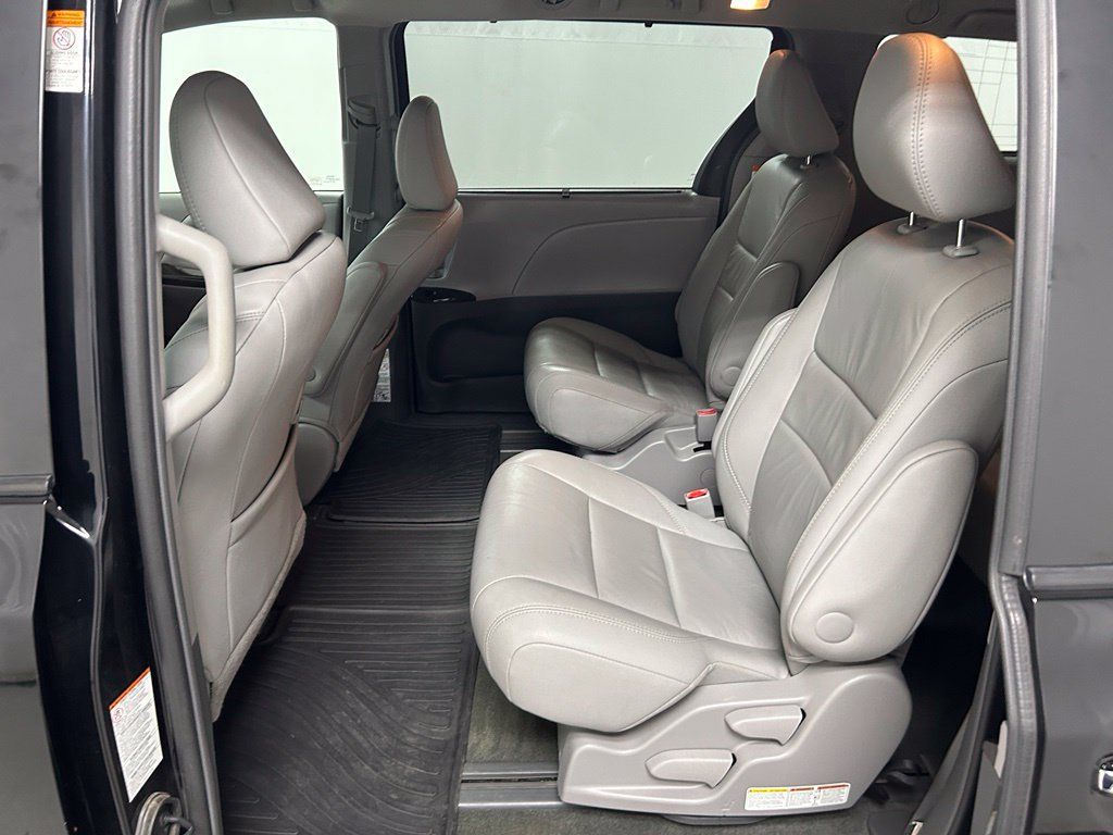 Used 2017 Toyota Sienna XLE Premium AWD/4WD image 15