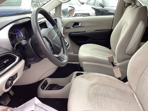 Used 2018 Chrysler Pacifica Touring Plus FWD image 15