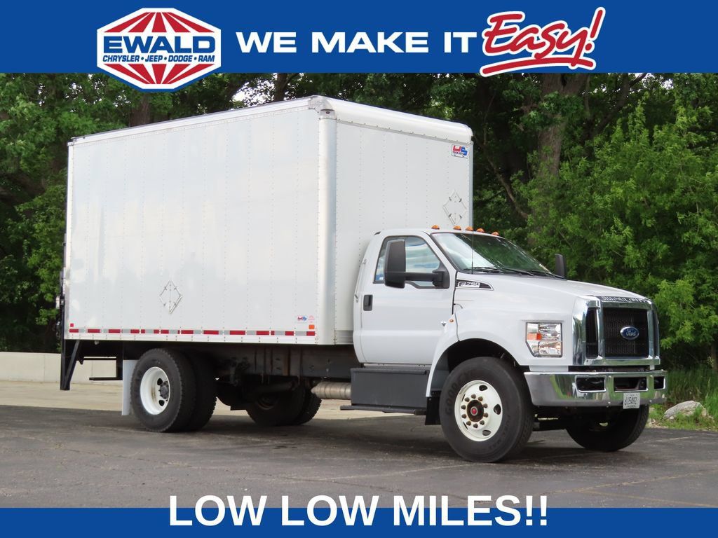 Used 2022 Ford F750 2WD Regular Cab Super Duty image 1