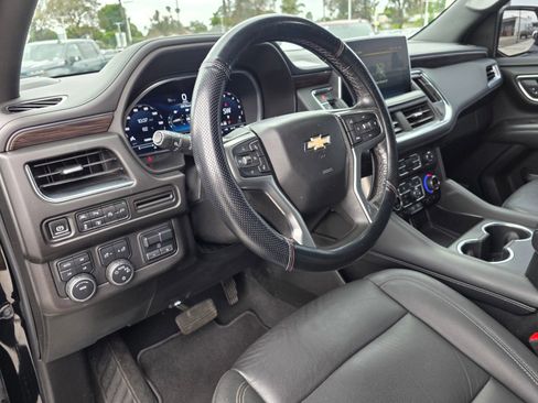 Used 2022 Chevrolet Suburban LT w/ Luxury Package AWD/4WD image 18