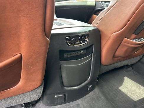 Used 2018 Cadillac Escalade Luxury AWD/4WD image 22