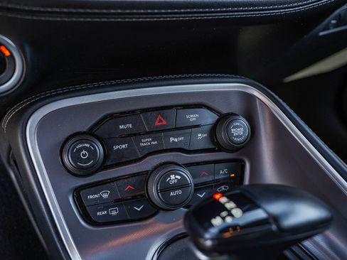 Used 2022 Dodge Challenger R/T w/ Plus Package image 22