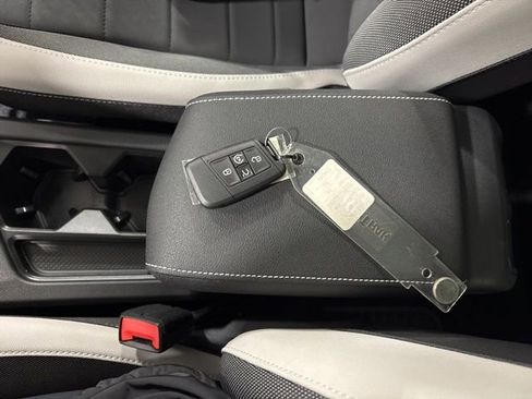 New 2025 Volkswagen Taos SE image 14