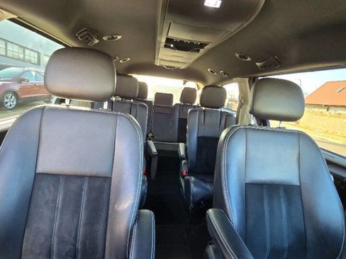 Used 2016 Dodge Grand Caravan SXT image 36