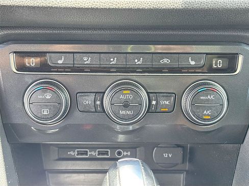 Used 2018 Volkswagen Tiguan SE w/ Panoramic Sunroof Package AWD/4WD image 15