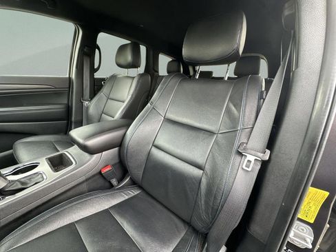 Certified 2021 Jeep Grand Cherokee Laredo RWD image 32
