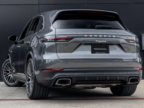 Used 2023 Porsche Cayenne image 3