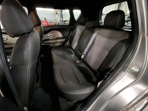 Used 2018 Kia Soul + image 18