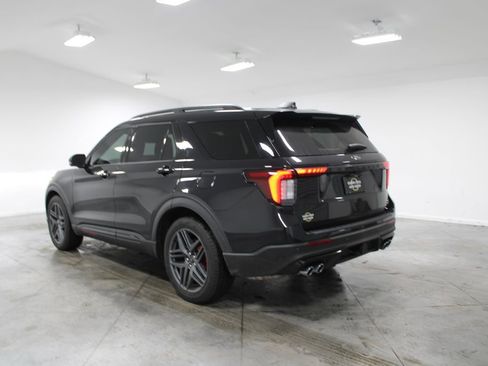 Used 2025 Ford Explorer ST image 8