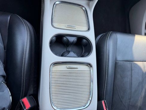Used 2019 Dodge Grand Caravan SXT FWD image 16