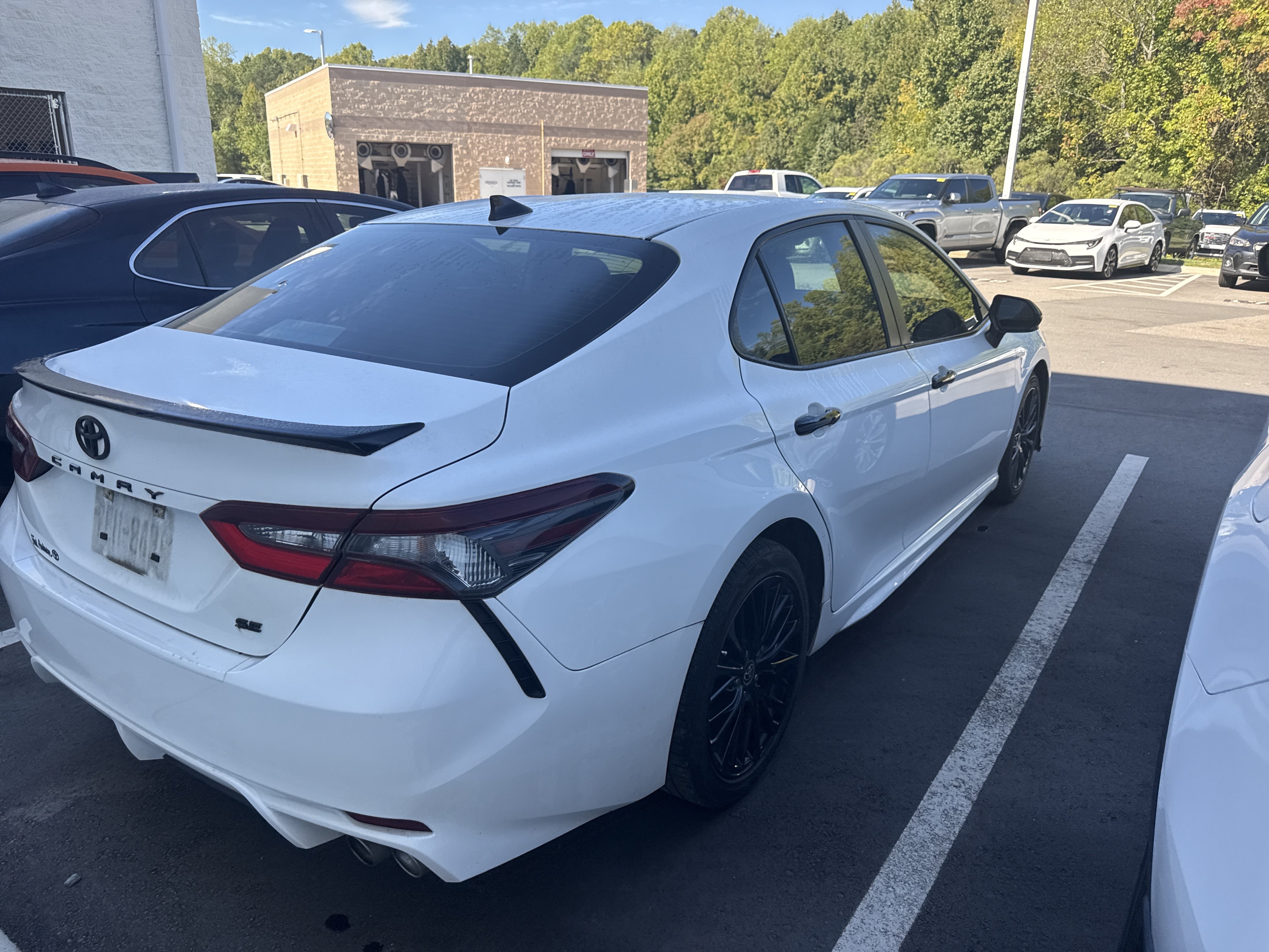 Used 2022 Toyota Camry SE w/ Convenience Package FWD image 6