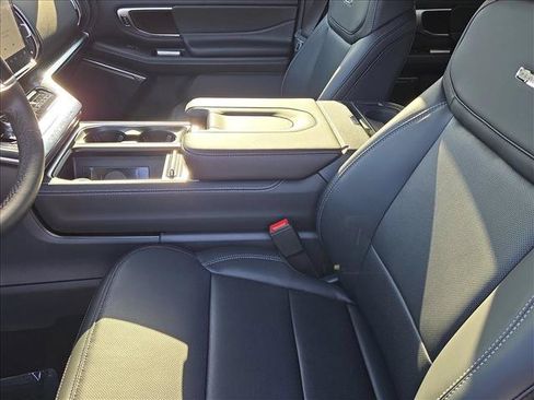 New 2027 Ford Expedition Platinum w/ Stealth Appearance Package AWD/4WD image 4