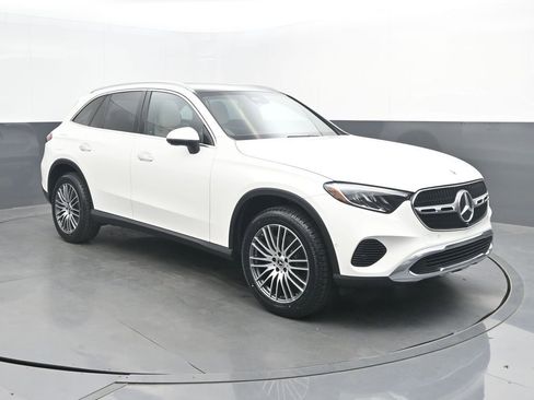 Used 2024 Mercedes-Benz GLC 300 4MATIC image 9