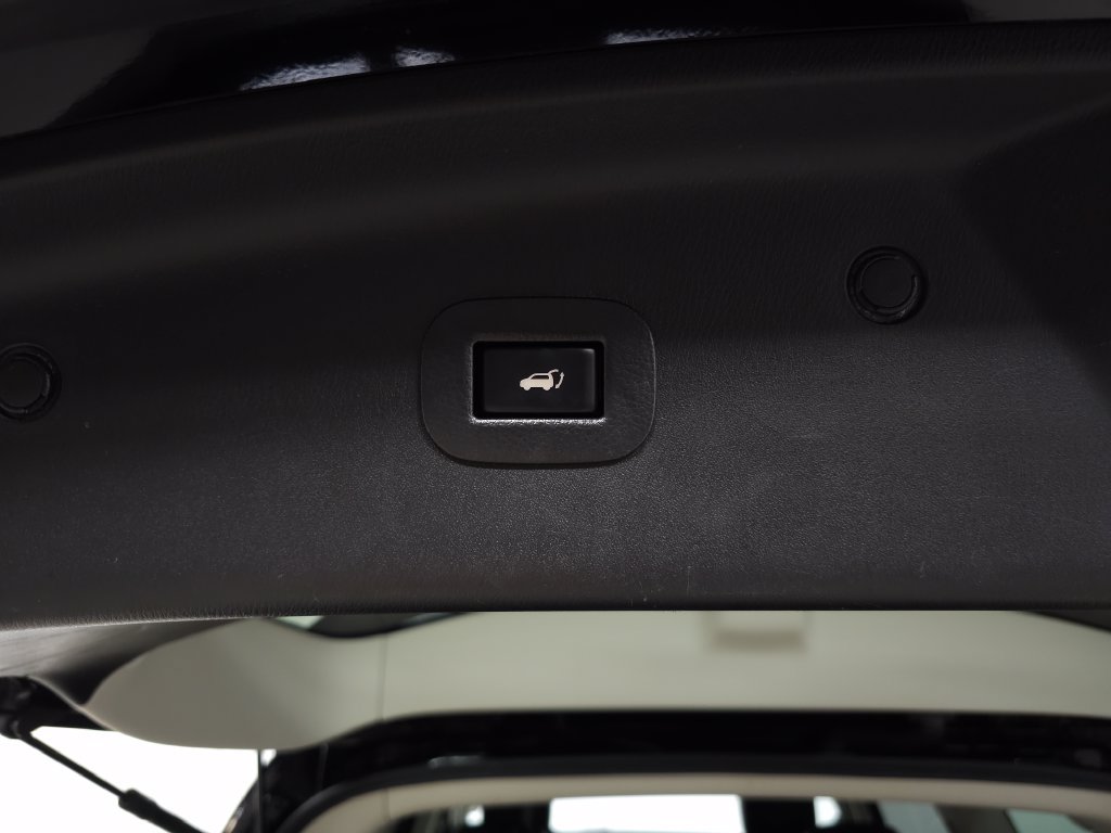 Used 2020 Nissan Armada Platinum w/ Captain's Chairs Package AWD/4WD image 8