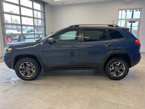 Used 2019 Jeep Cherokee Trailhawk w/ Cold Weather Group image 8