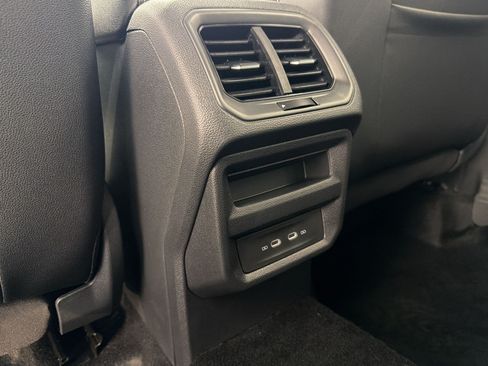 New 2026 Volkswagen Taos SE FWD image 31