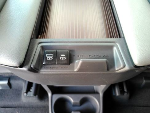 Used 2024 Toyota Sienna XLE image 30