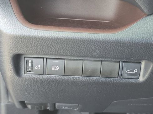 Used 2020 Toyota RAV4 Limited FWD image 27