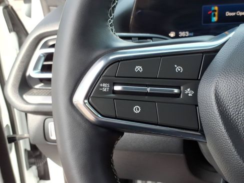 Used 2025 Chevrolet Traverse LT w/ Driver Confidence Package FWD image 25