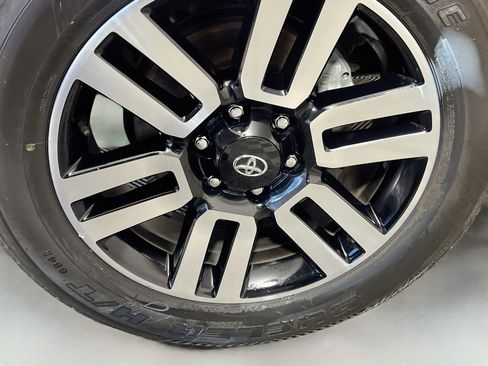 Used 2022 Toyota 4Runner Limited AWD/4WD image 14