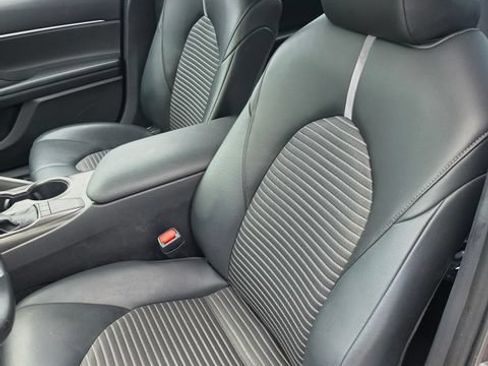 Used 2022 Toyota Camry SE w/ Convenience Package FWD image 15
