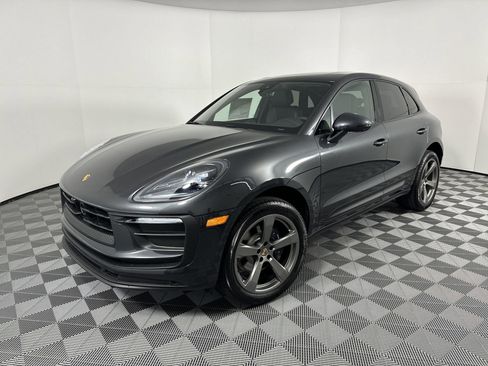 Certified 2025 Porsche Macan image 1