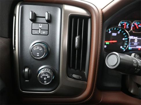 Used 2018 Chevrolet Silverado 2500 High Country w/ Duramax Plus Package image 28