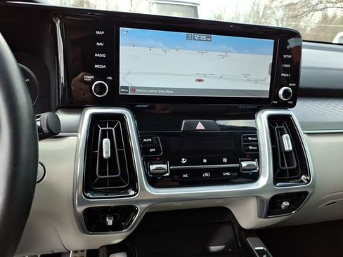 Used 2022 Kia Sorento SX image 11