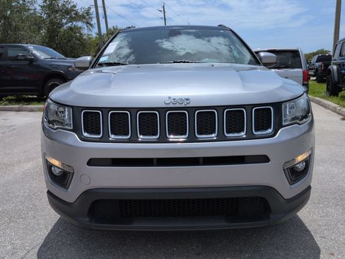 Used 2019 Jeep Compass Latitude FWD image 3