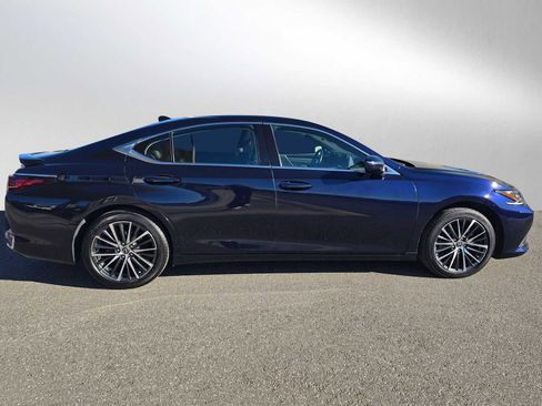 Used 2024 Lexus ES 300h w/ Premium Package image 2