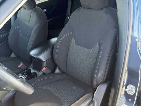 Used 2020 Jeep Cherokee Latitude image 8