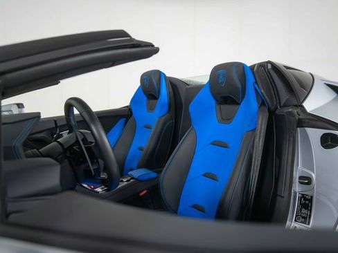 Used 2023 Lamborghini Huracan EVO RWD image 16
