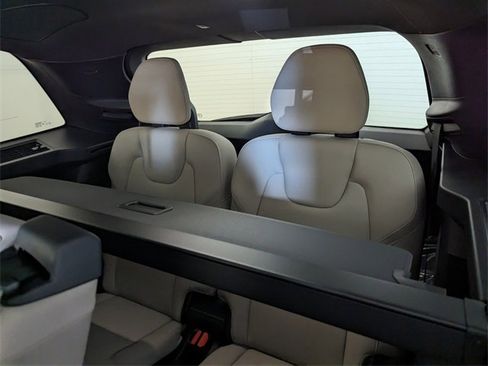 New 2026 Volvo XC90 T8 Plus image 8