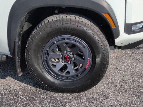 Used 2025 Nissan Frontier PRO-4X AWD/4WD image 10