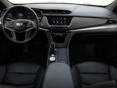 Used 2024 Cadillac XT5 Luxury FWD image 7