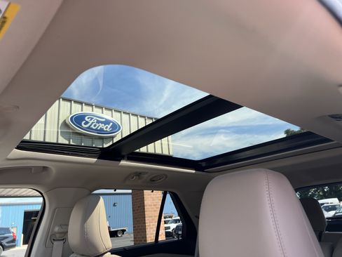 Used 2020 Ford Explorer Limited AWD/4WD image 13