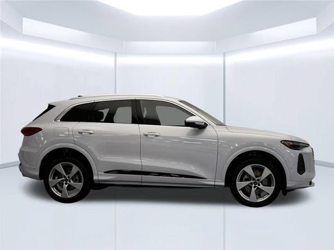 Used 2025 Audi Q5 Premium Plus w/ Premium Plus AWD/4WD image 6